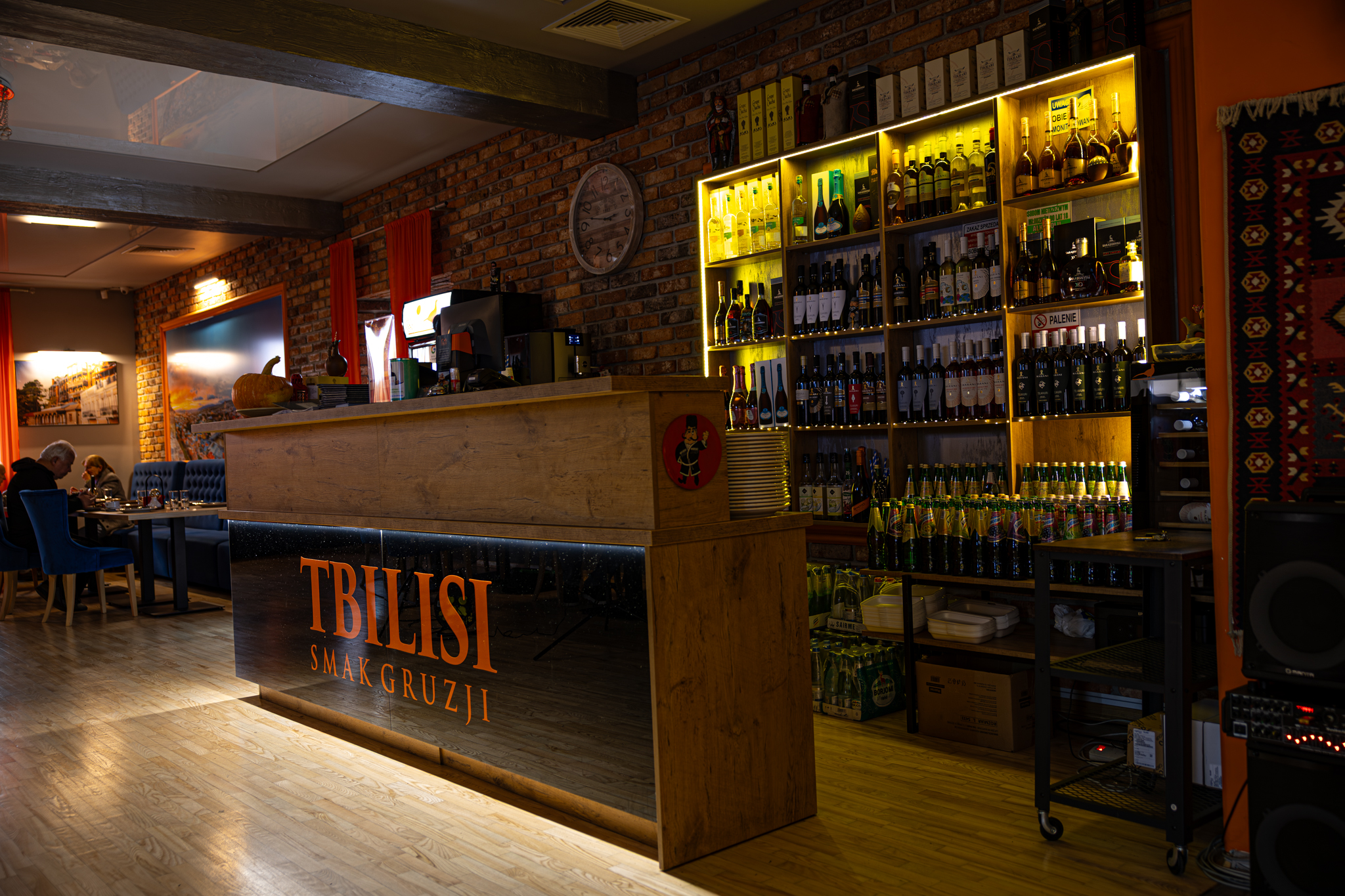 Bar z winami i napojami w Tbilisi